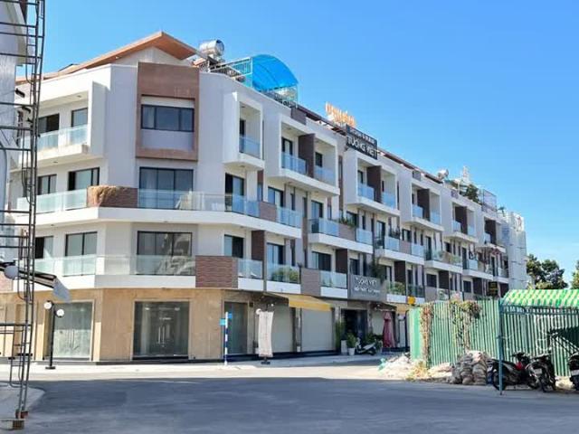Bán nhà phố liền kề công viên trung tâm chỉ 1 bước chân giá 3 tỷ 2 sổ đỏ sẵn