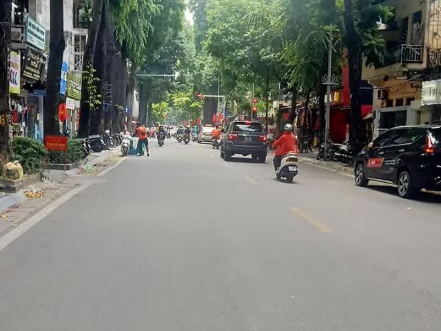 Bán nhà phố Lò Đúc, HBT, Hà Nội. DT 30 m2, ô tô, kinh doanh, giá 5.4 tỷ
