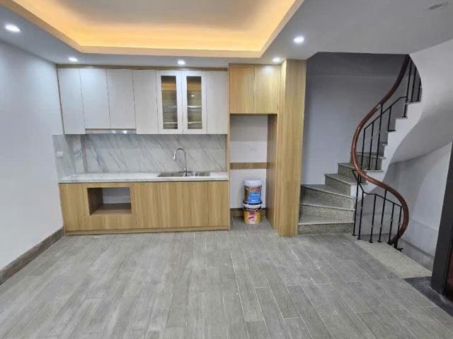 Bán nhà phố Thái Hà DT 38m 6T thang máy, ô tô đỗ cửa full nội thất giá chỉ hơn 10 tỷ