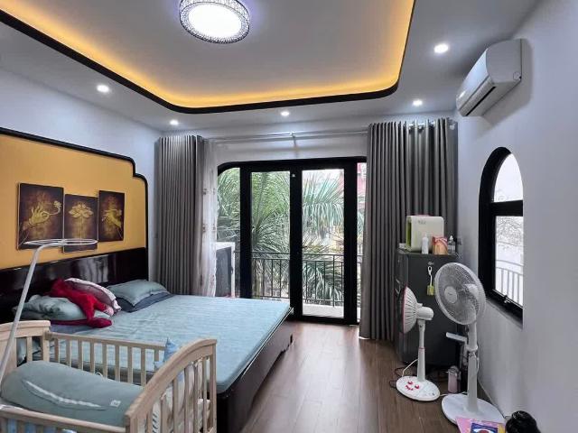 Bán nhà phố Tô Hiệu Hà Đông Diện Tích 40m2 5 T MT 3.2m Giá 9.5 tỷ Ngõ thông