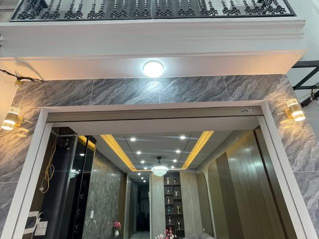 Bán Nhà Phố Trạm 45m2 5T, Thang Máy Full Nội Thất, Ô Tô Đỗ Cổng, Hàng Xóm Aeon LB 9. X Tỷ