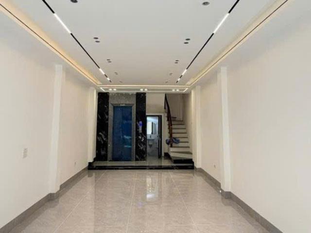 Bán nhà Phố Trạm 50m 6 tầng thang máy chân cầu Vĩnh Tuy nhỉnh 13 tỷ