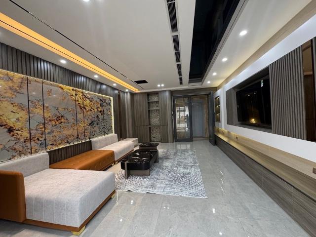 Bán nhà phố trạm 60m2 7 tầng thang máy ô tô tránh kinh doanh 19. X Tỷ