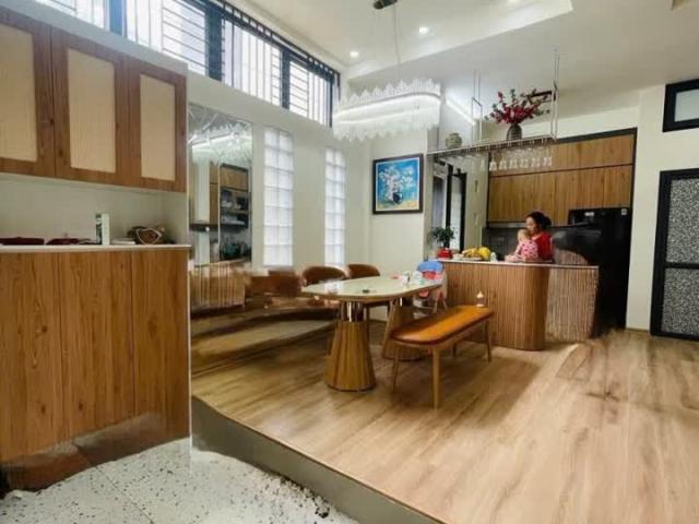 Bán nhà phố Trạm – Bát Khối, Long Biên 40m² 5 tầng 10.85 tỷ