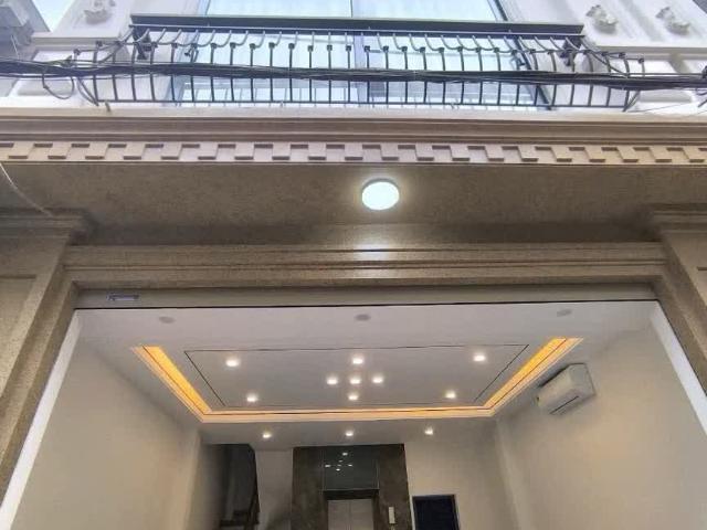 Bán nhà phố Trạm, DT 37m2, MT 4.46m, Xây 6 Tầng, Giá 10.6 tỷ, Gara Ô tô Full nội thất
