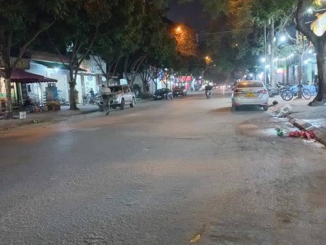 Bán Nhà Phố Trạm Lô Góc 6 Tầng Thang Máy Full Nội Thất Ô Tô Vào Nhà