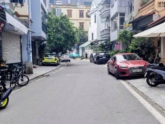 Bán nhà phố Văn Cao Liễu Giai, ô tô vào nhà, ở ngay, 68m, chỉ 27 tỷ