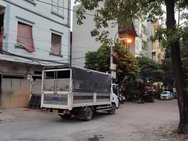 Bán nhà phố Văn La Văn Phú Hà Đông HN 55 m 4 tầng dân xây mt 4m giá 7 tỷ 5 ô tô đỗ cửa vào sân