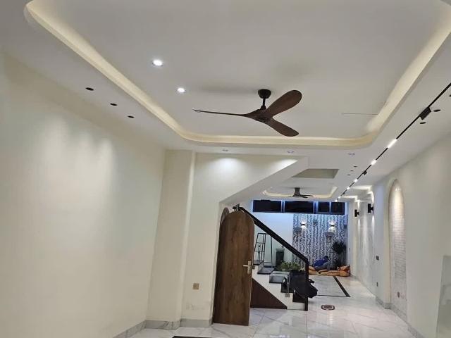 Bán nhà Phân Lô 3 Oto Tránh Xuân La 90m2 x 4T x MT 6m Hướng ĐN Ở luôn