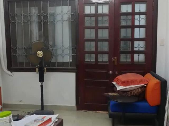 Bán nhà phân lô ngõ 34 Nguyên Hồng, DT 47/52m, 4 tầng, MT 3.5m, giá 19 tỷ, đường oto tránh