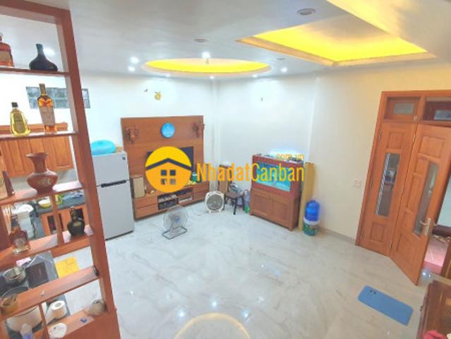 Ban nha phô trân hoa, hoang mai, nha đep 2 măt thoang ô tô qua gân phô dt 40m2, 5t, mt5m