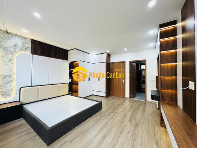 Bán nhà phúc lợi, long biên 5 tầng, 40m, mt4.7m oto vào nhà nhỉnh 7 tỷ