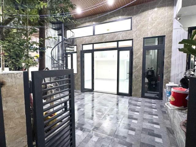 Bán nhà Q10 Cách mạng tháng 8 ngang 6m 4 tầng 95m2: 8,9 tỷ. Trí 0967638