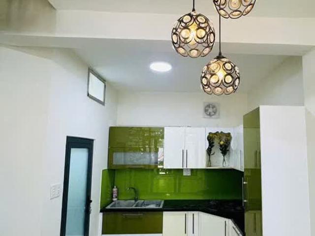 Bán nhà quận 10, Cách Mạng Tháng 8, 35m2, 2 tầng, hẻm xe hơi, 6.3 tỷ
