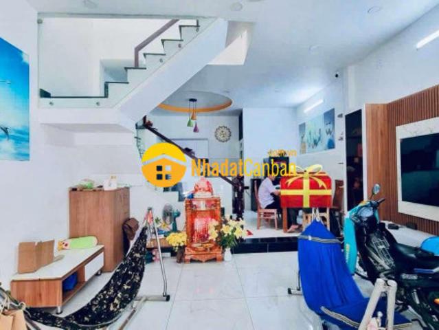 Bán nhà quận 10, gần vạn hạnh mall, 3 tầng, 3pn, 43m2, hẻm thông, mới vào ở ngay, 6.5 tỷ