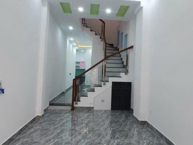 Bán nhà quận 10, đường Trần Bình Trọng, 50m2, 3 tầng, hẻm xe hơi, 8.5 tỷ