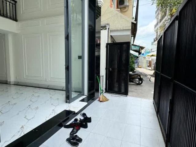 Bán nhà quận 11, đường Hòa Bình, 65m2, hẻm 8m thông, 5 tầng, 9.9 tỷ