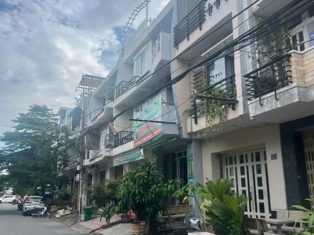 Bán nhà Quận 7 Lô B khu Nam Long phú thuận dt 4x21m, 2 lầu, giá 17 tỷ