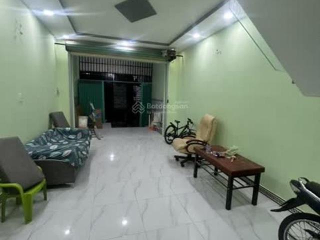 Bán nhà Quận 8 cạnh mặt tiền, 72m2, giá siêu hời 4,3 tỷ. Lh: 0939345