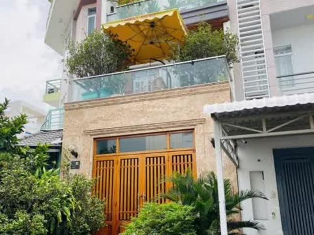 Bán nhà Quận 8 mặt tiền đường 20m 3 tầng 88m2 ngang 5m bề thế, xe hơi ngủ trong nhà, nhỉnh 8 tỷ