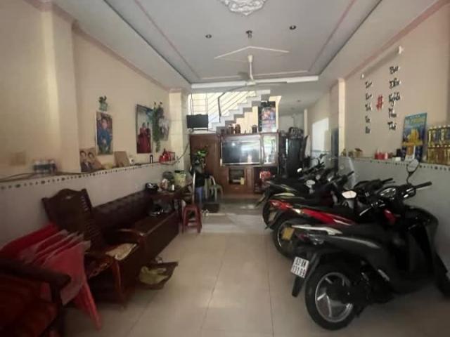 Bán nhà riêng mặt tiền kế quận 8 kdc Phong Phú 81m2 4 tầng btct chỉ 10,6 tỷ