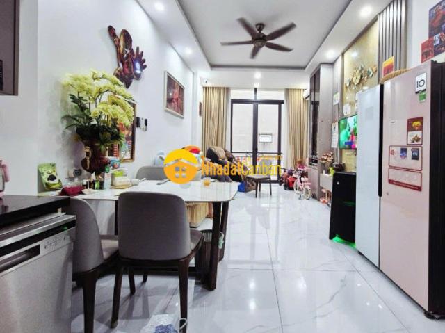 Bán nhà riêng đường láng, ngõ ô tô, gara, kinh doanh, 32m 5 tầng, 11.6 tỷ