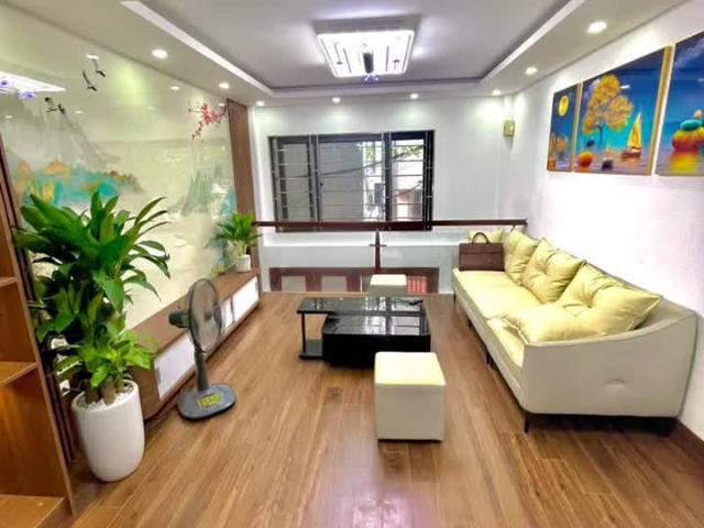 Bán nhà riêng chính chủ 35m2 tại Kim Giang, Thanh Liệt, 6 tầng, giá hơn 5 tỷ, ô tô 10 mét, KD online