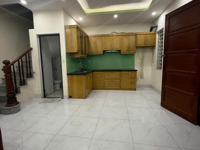 Bán nhà riêng full nội thất bồ đề 30m2 x 5 tầng mặt tiền 5.5mX 6.1 Tỷ. Long Biên Hà Nội