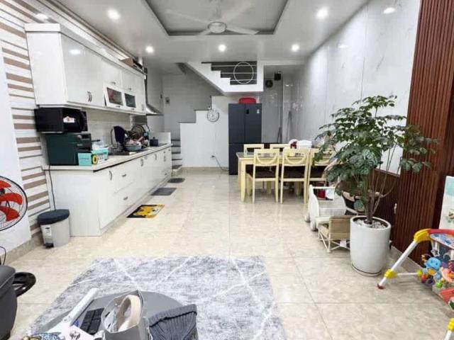 Bán nhà riêng phố Thái Thịnh, Đống Đa, 47m2 dân xây, chỉ 8.75 tỷ