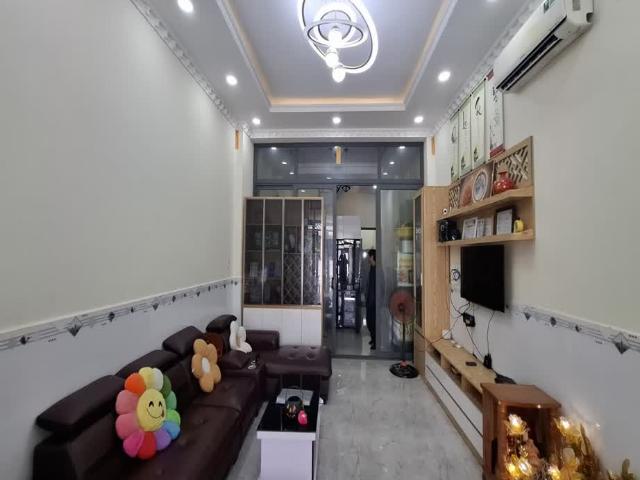 Bán nhà riêng tại đường Tây Hòa, Quận 9 _ Chỉ có 4 ti _ 2 tầng 2 pn _ 70 m2 7 x 10 _ Shr