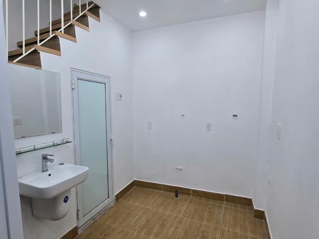 Bán nhà SĐCC Khâm Thiên. Nhà còn mới ở ngay, Giá đầu tư 2.4 tỷ