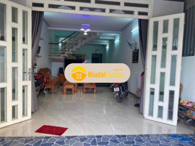 Bán nhà sổ riêng thổ cư