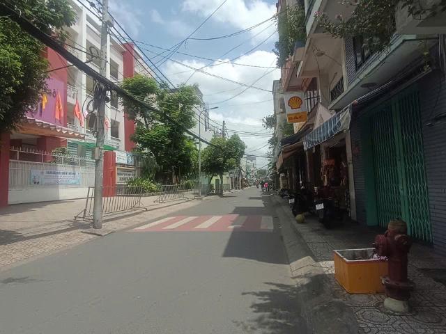 Bán nhà sát mặt tiền q4 Ngang 3.1 dài 7.3