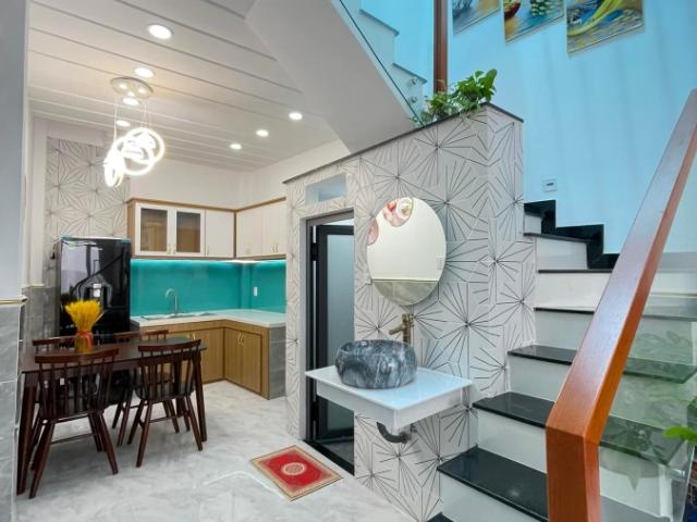 Bán Nhà Sát ngã 4 Lũy Bán Bích, Hòa BìnhKế bên Đầm SenNhỉnh 3Tỷ TL