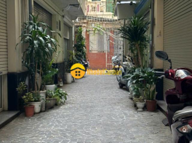 Bán nhà đất nhỏ xinh phân lô ba đình 30m2 ô tô qua cửa 10m ra ôtô tránh vị trí đẹp 5.68 tỷ