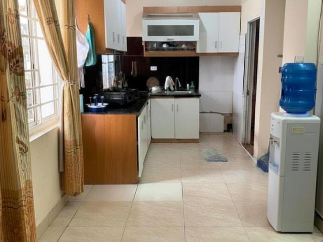 Bán nhà tập thể phố Tây Sơn Thái Hà, 55m2, 2 ngủ đẹp, ở ngay. Giá 2,5 tỷ