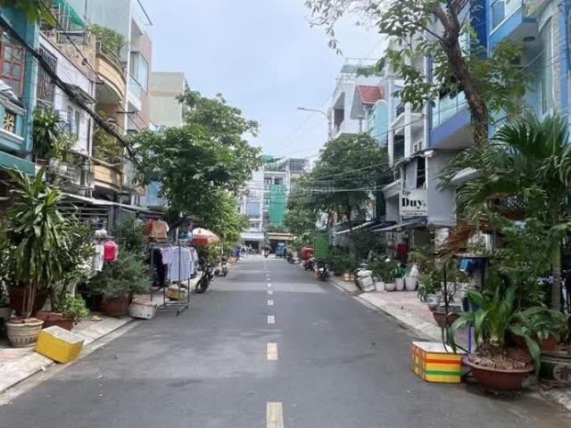 Bán nhà Tạ Quang Bửu 5 tầng, gần chợ Phạm Thế Hiển, Mới ở ngay, Hoàn công đủ, Xe hơi ngủ nhà