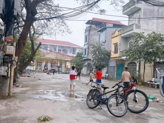 Bán nhà: Tựu Liệt, 34m2, 5 tầng, oto đỗ cửa, cạnh chợ, trường học. Nhỉnh 6 tỷ chút