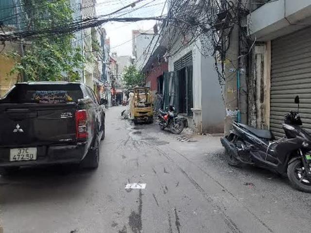 Bán nhà: Tựu liệt, 35m2, 5 tầng, vị trí đẹp, cách BX Nước ngầm 1km. Giá 5.1 TỶ