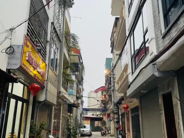 Bán nhà: Tựu Liệt 60m2, tặng nhà cấp 4, 2 bước ra oto tránh, vị trí đỉnh. Nhỉnh 6 tỷ