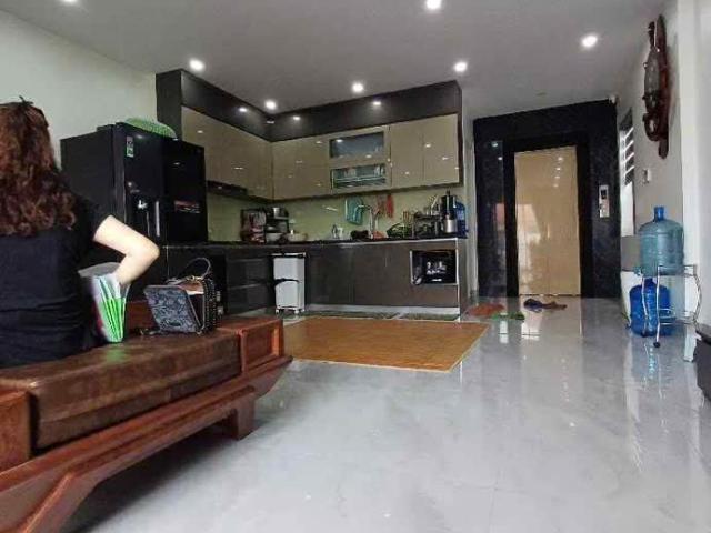 Bán nhà Tân Mai, quận Hoàng Mai 60m 7 tầng nhà mới cực đẹp thang máy, ô tô cất trong nhà, trước