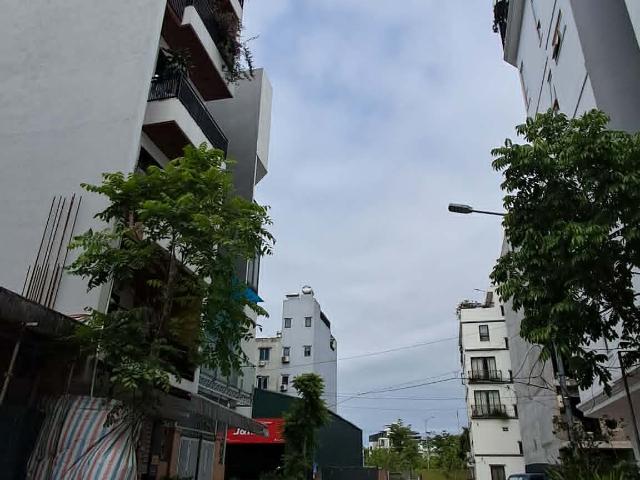 Bán nhà thạch bàn 75m2 6 tầng thang máy vỉa hè oto tránh 17. X tỷ