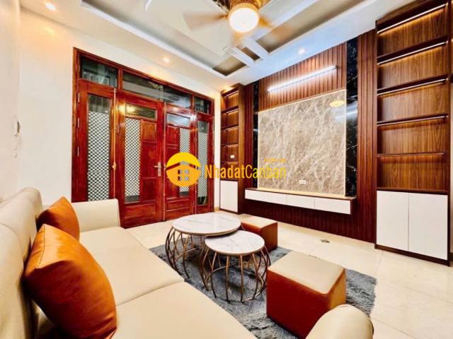 Bán nhà thạch bàn, cổ linh cách 1 nhà ra đường ô tô tránh, dt 33m2, 5t chỉ 7,35 tỷ