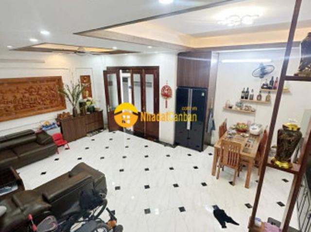 Bán nhà thanh lân 5 tầng long lanh dân xây ở ngay gần phố hoàng mai