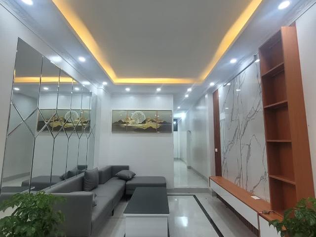 Bán Nhà Tô Hiệu, 5 Tầng Thang Máy, 40m2, 10. X Tỷ