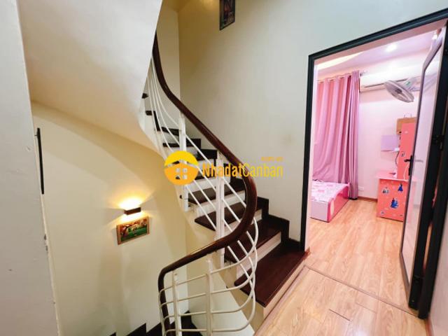 Bán nhà tô vĩnh diện, full nội thất, 2 mặt thoáng, gần phố, sát ô tô, dt 42m2 x5t, 6.5 tỷ