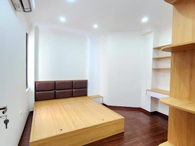 Bán nhà Trần Duy Hưng, Cầu Giấy, nhà mới, ngõ thông, gần phố, 35mx 5 tầng, 8.5 tỷ