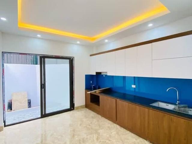 Bán nhà Trần Hòa, Định Công, ô tô đỗ cửa, sân để xe riêng, diện tích 44m2, 5 tầng, hơn 5 tỷ