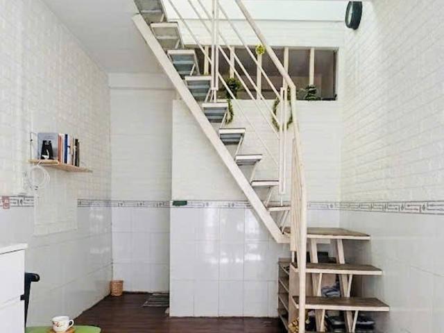 Bán nhà Trường Sơn, QUẬN 10, 3 Tầng, 3 x 4.5 m, giá 2.7 tỷ