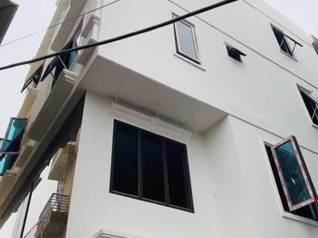 Bán nhà trục chính đường 422, Tân Lập, Đan Phượng. Lô góc 42m2 xây 5 tầng. Ôtô dừng đỗ ngõ